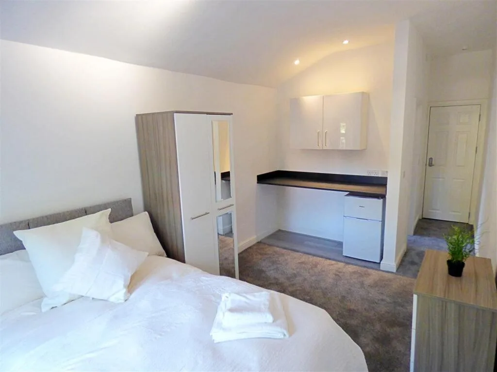 1 bedroom house share for rent