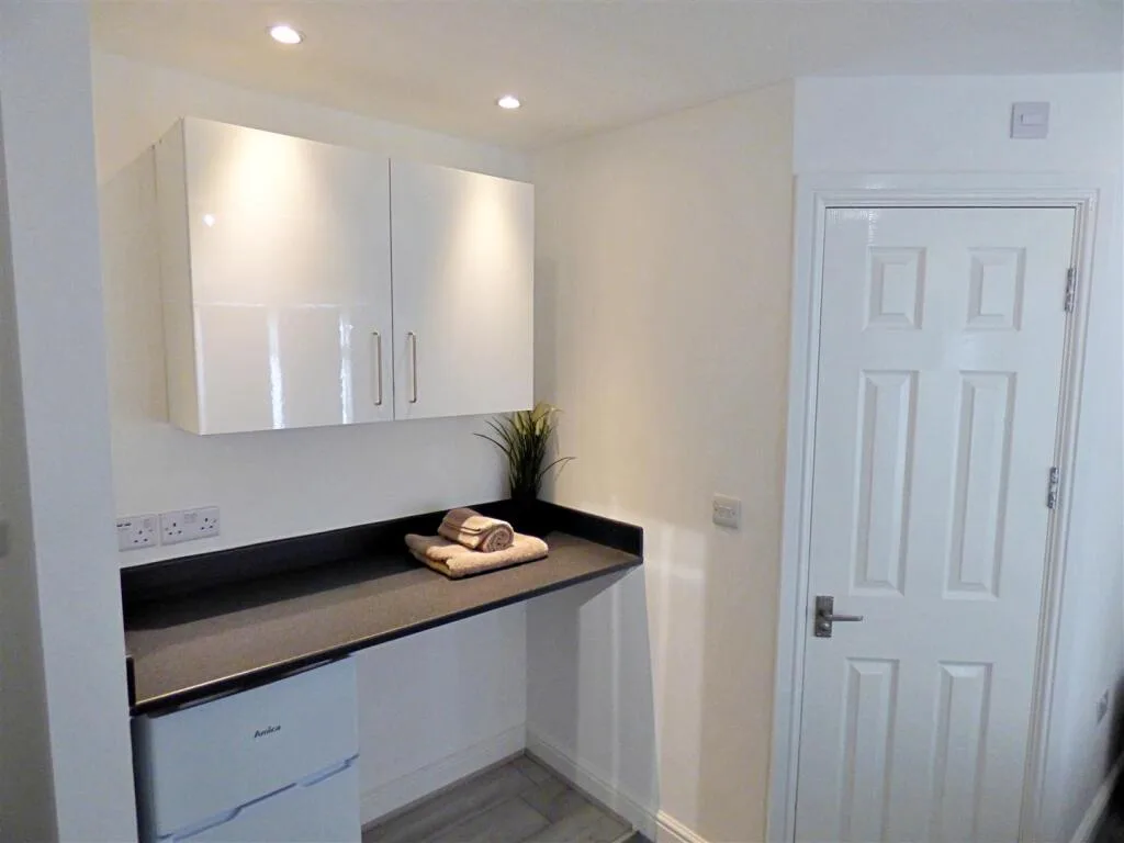 1 bedroom house share for rent