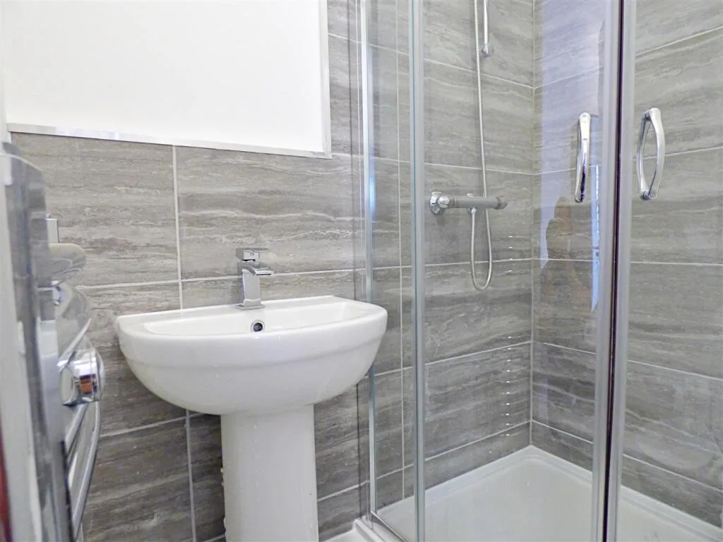 1 bedroom house share for rent