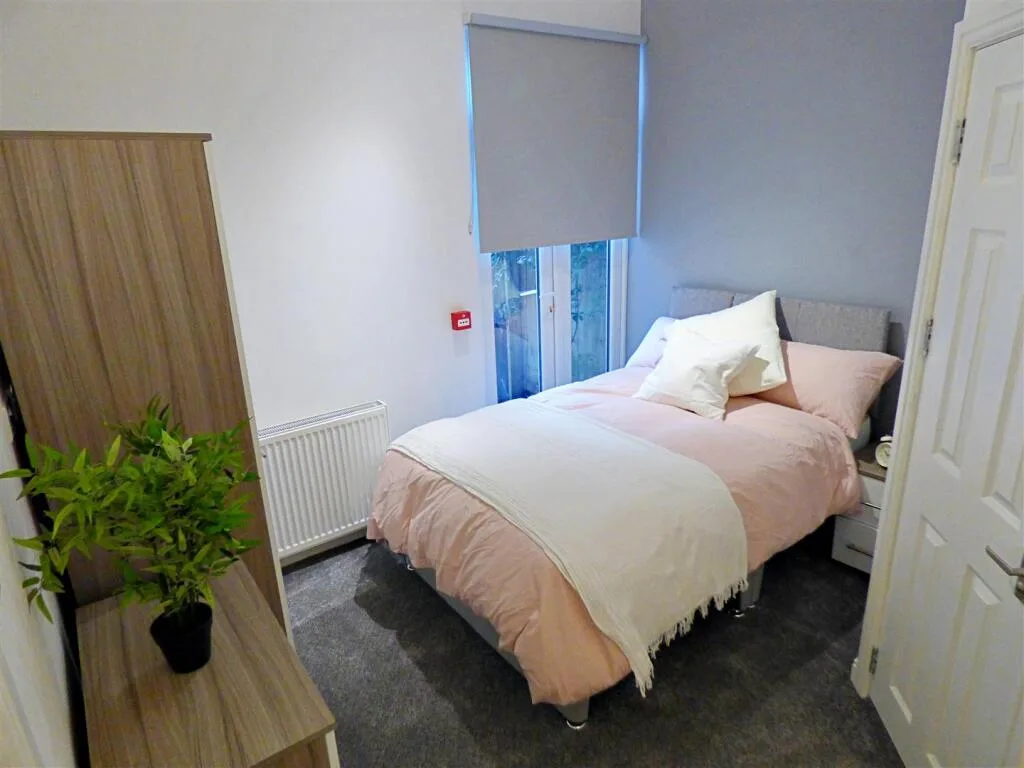 1 bedroom house share for rent