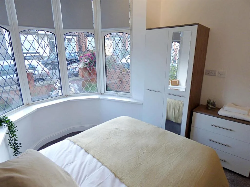 1 bedroom house share for rent