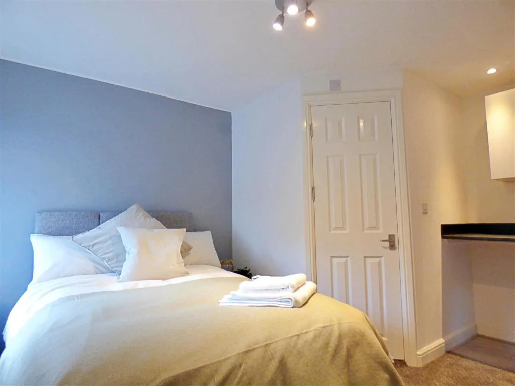 1 bedroom house share for rent