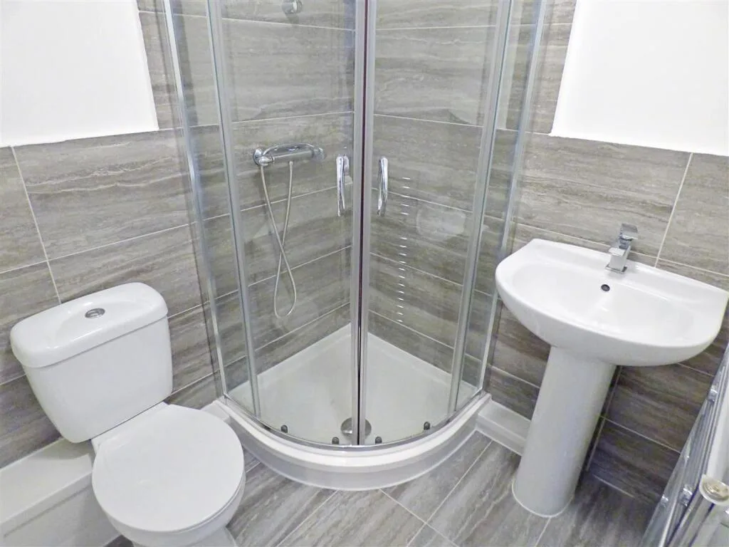 1 bedroom house share for rent