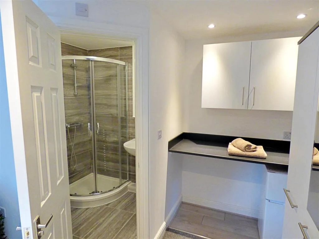 1 bedroom house share for rent