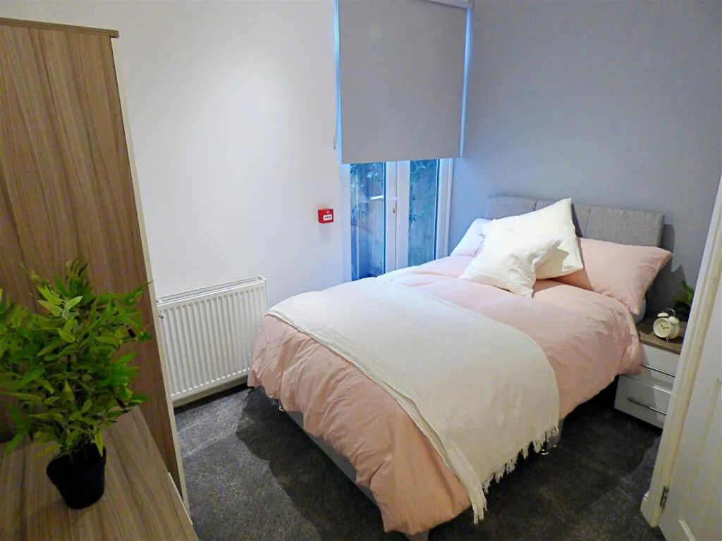 1 bedroom house share for rent