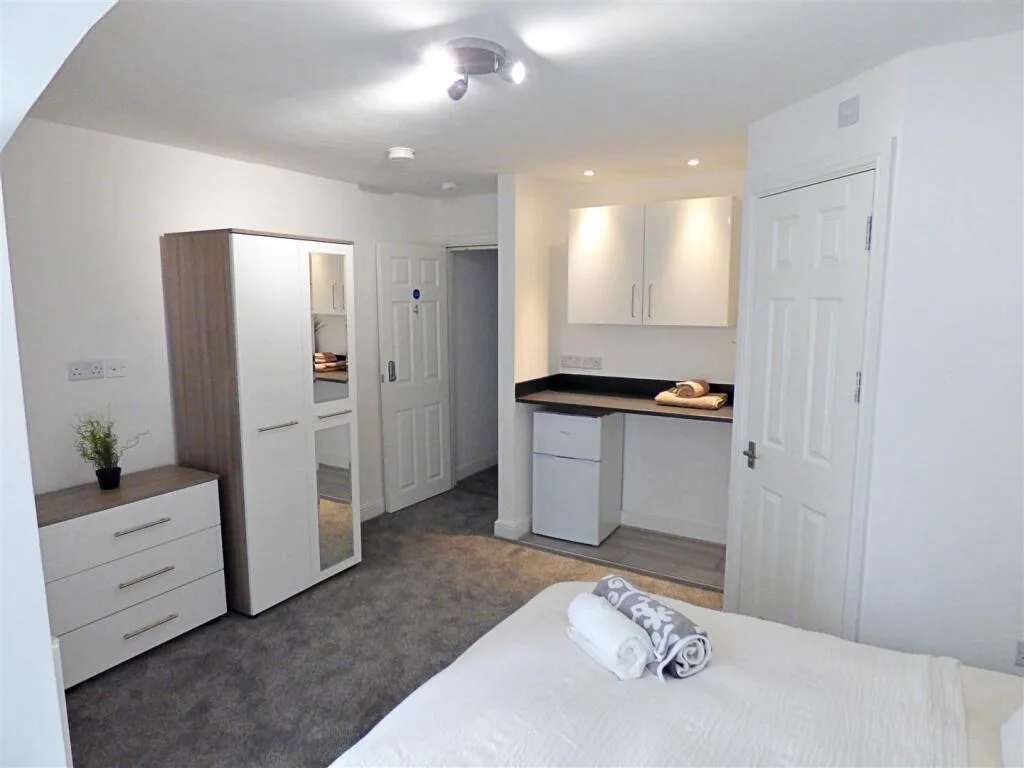 1 bedroom house share for rent