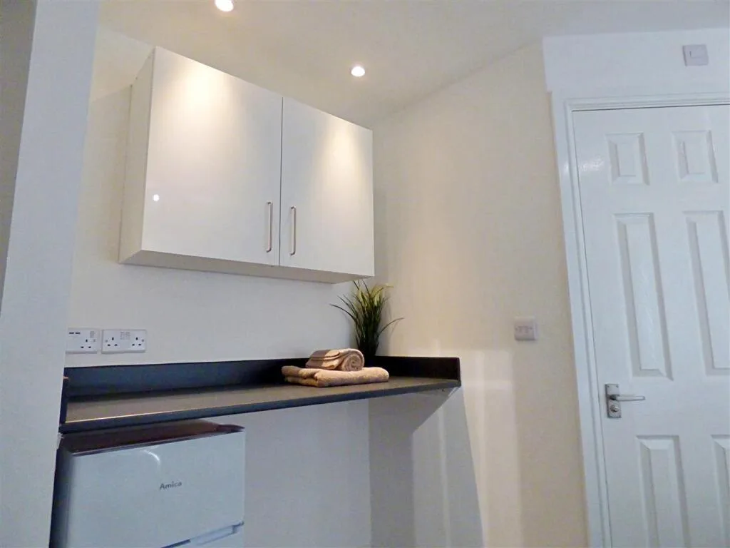 1 bedroom house share for rent