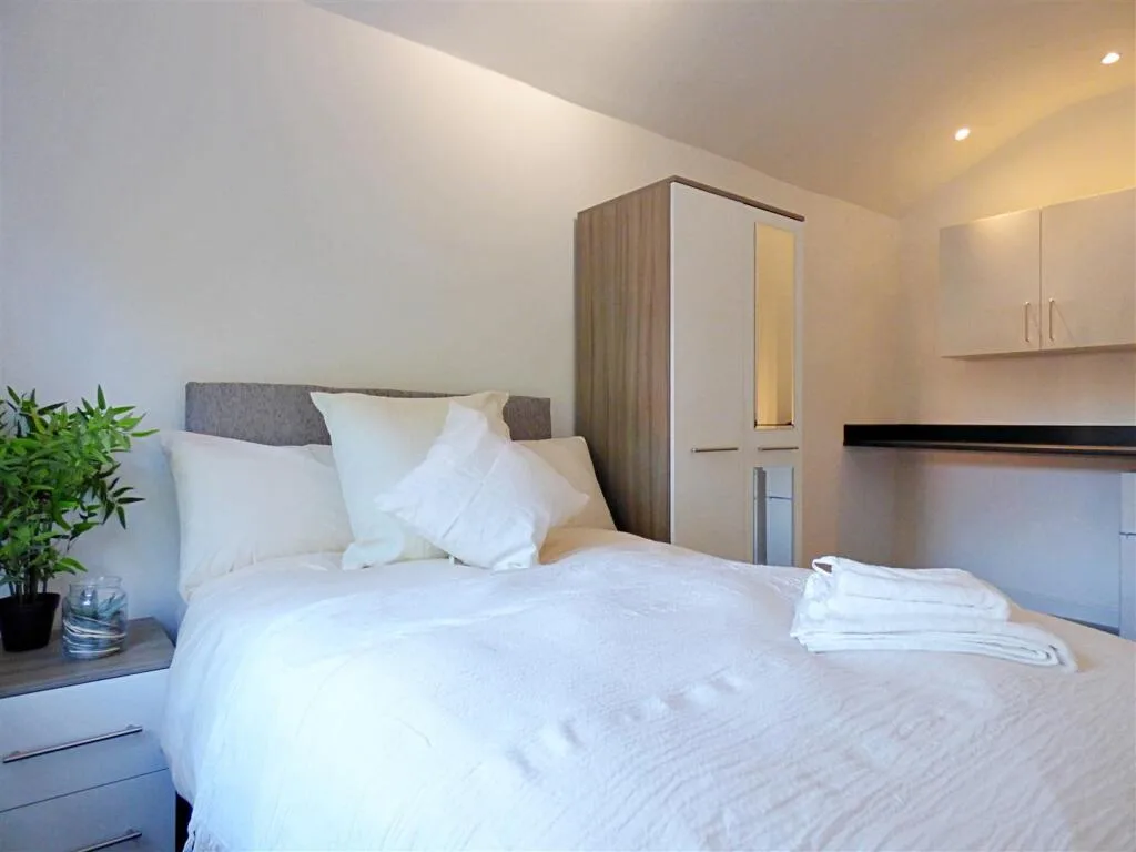 1 bedroom house share for rent
