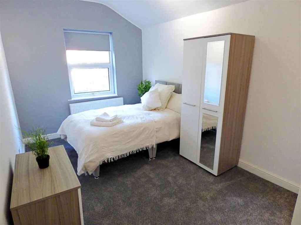 1 bedroom house share for rent