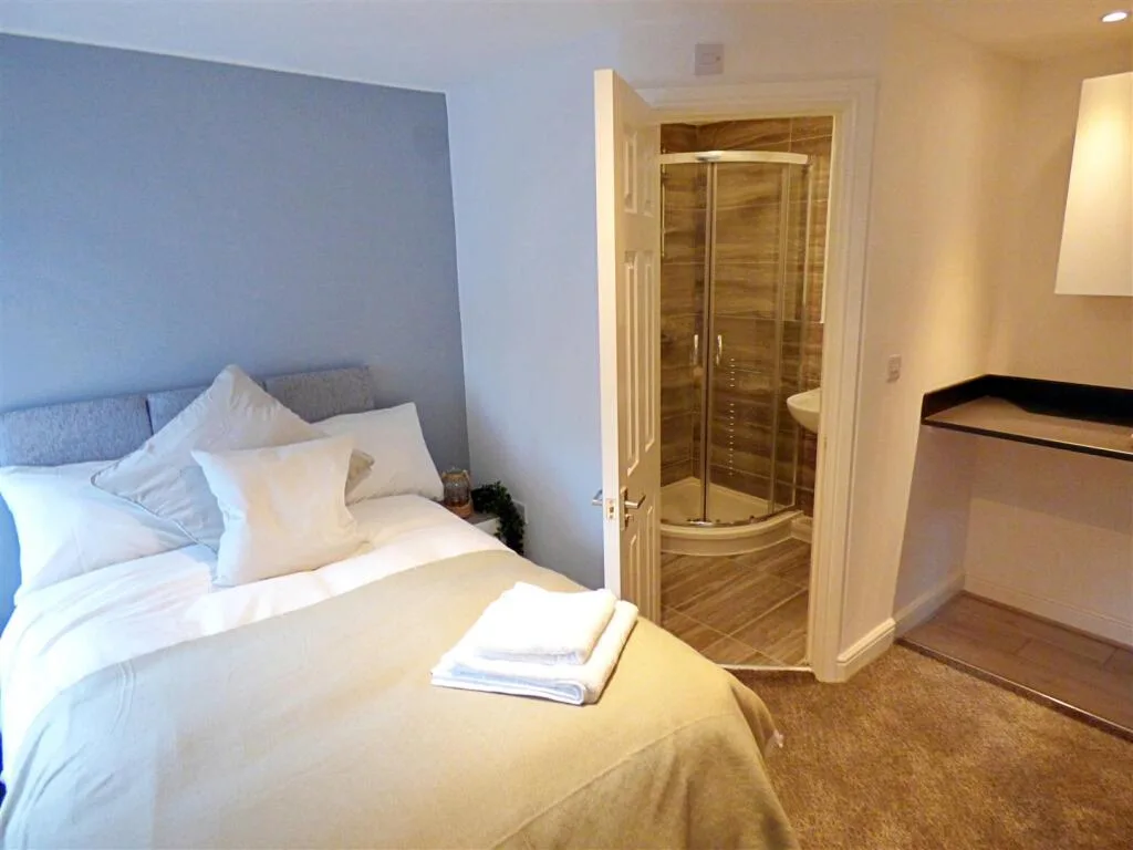 1 bedroom house share for rent