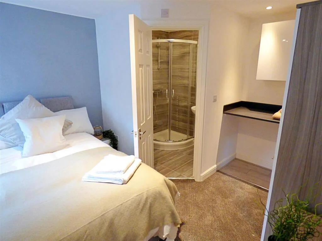 1 bedroom house share for rent