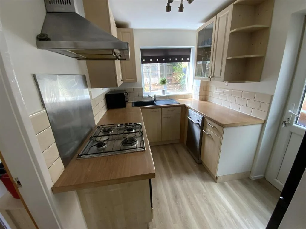 3 bedroom semi-detached house for rent