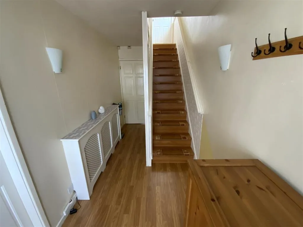 3 bedroom semi-detached house for rent
