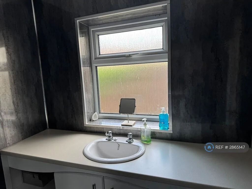 1 bedroom house share for rent