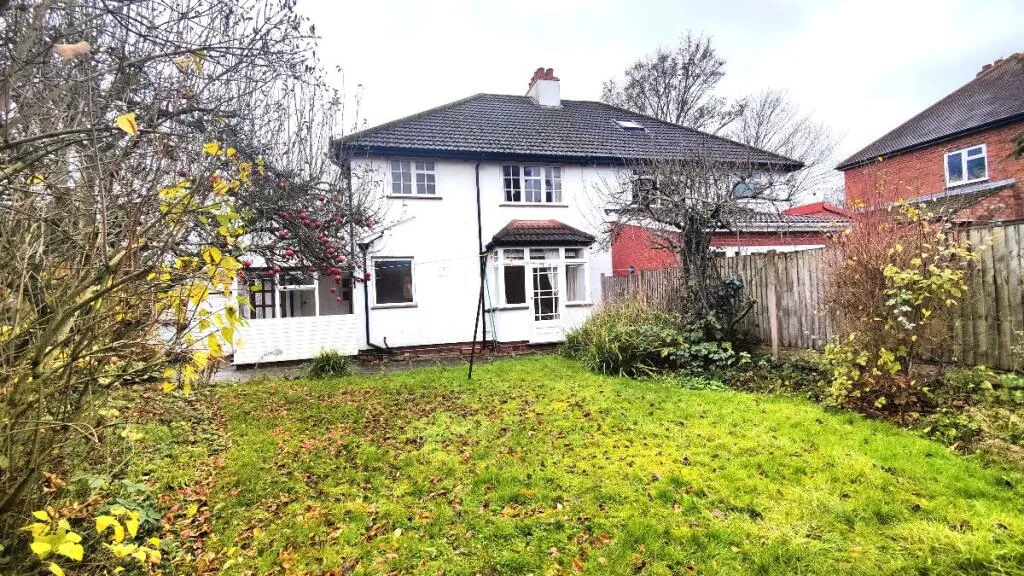 3 bedroom semi-detached house for rent