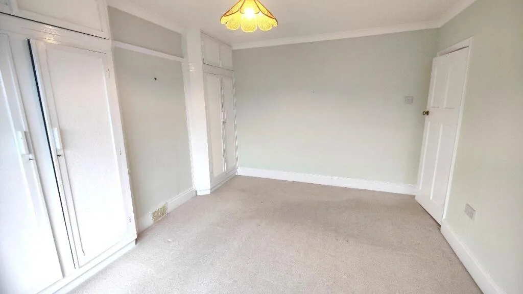 3 bedroom semi-detached house for rent