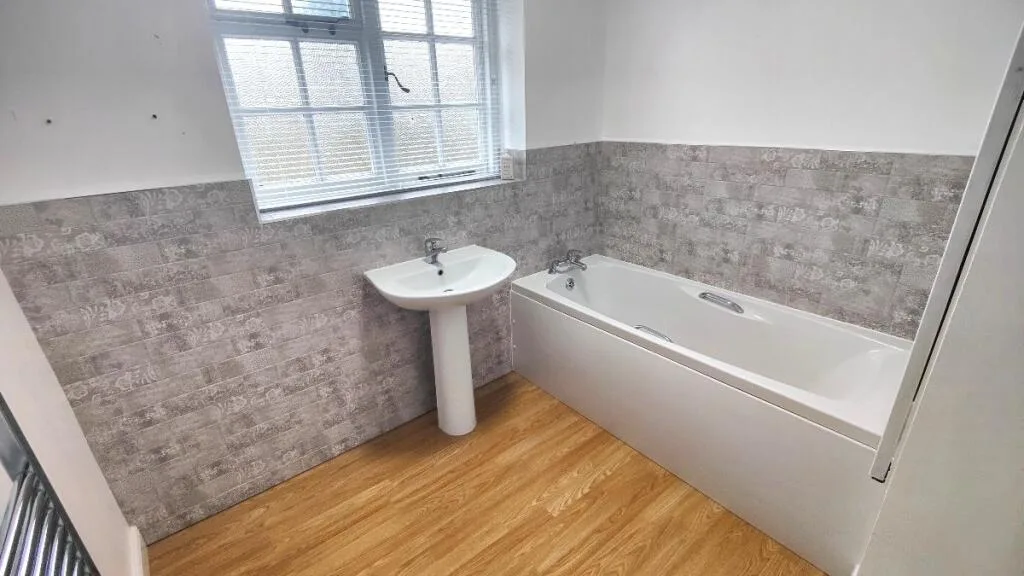 3 bedroom semi-detached house for rent