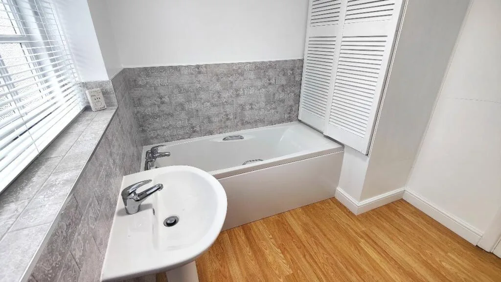 3 bedroom semi-detached house for rent