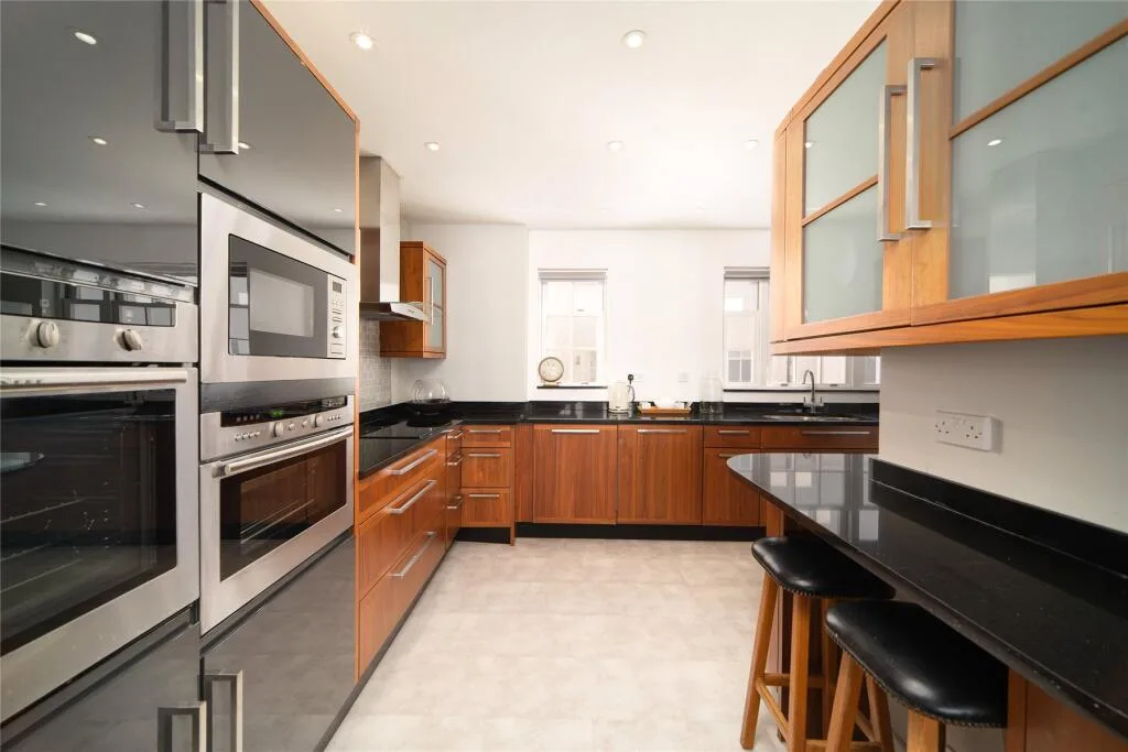 5 bedroom mews property for rent