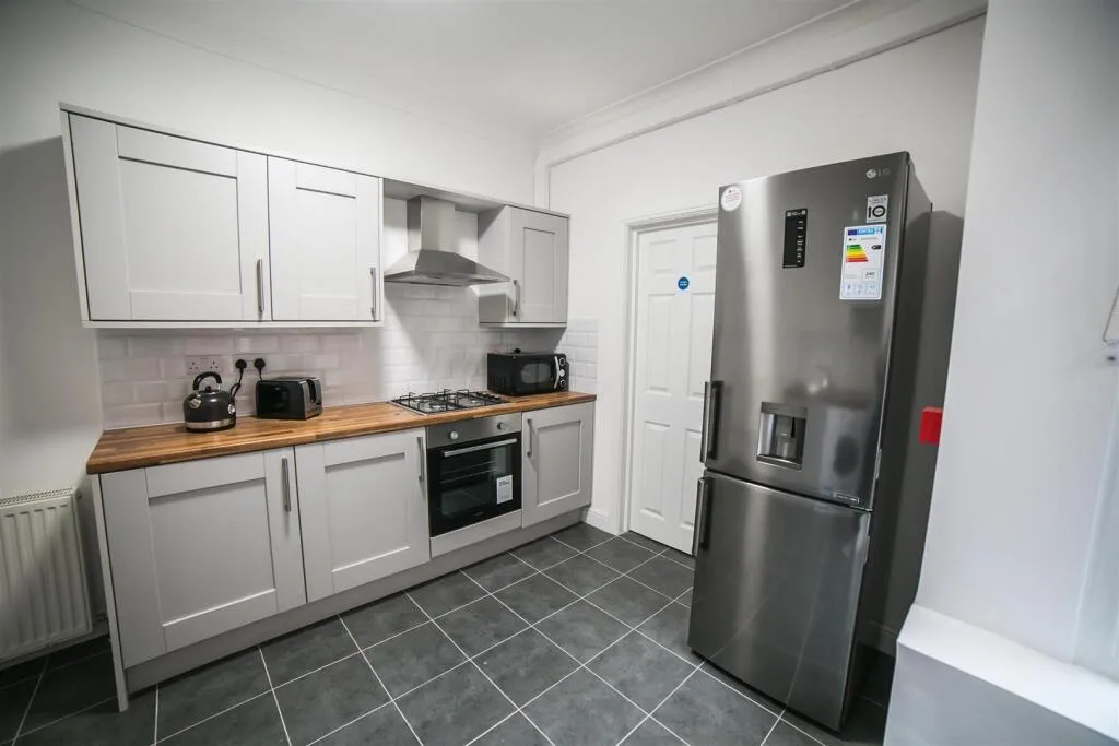 1 bedroom house share for rent