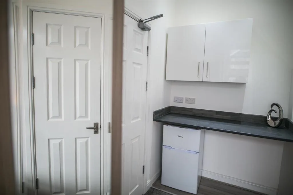1 bedroom house share for rent