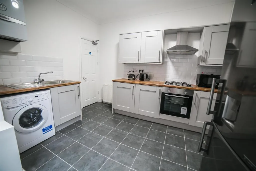 1 bedroom house share for rent
