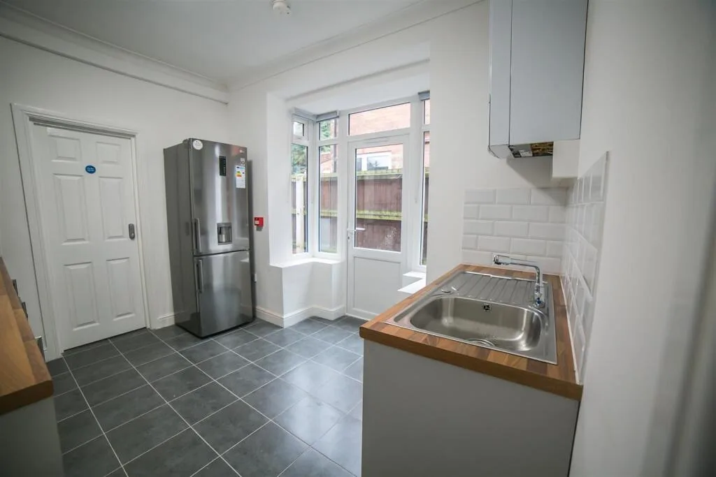 1 bedroom house share for rent