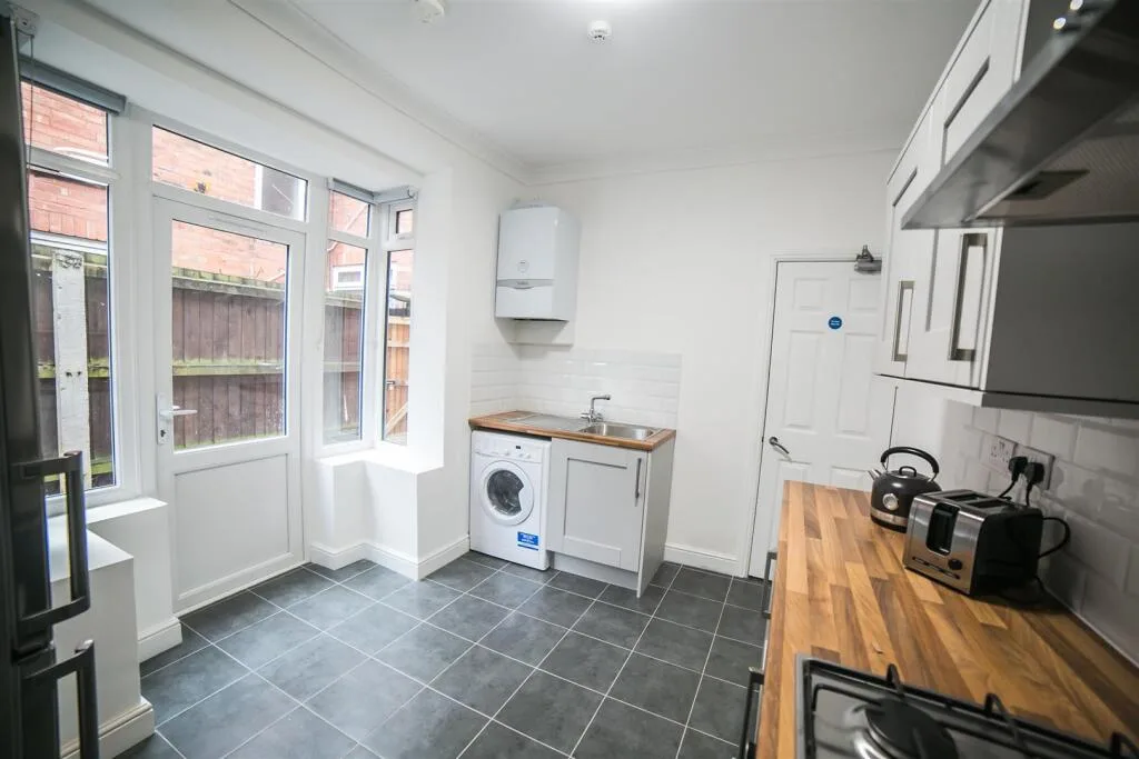 1 bedroom house share for rent