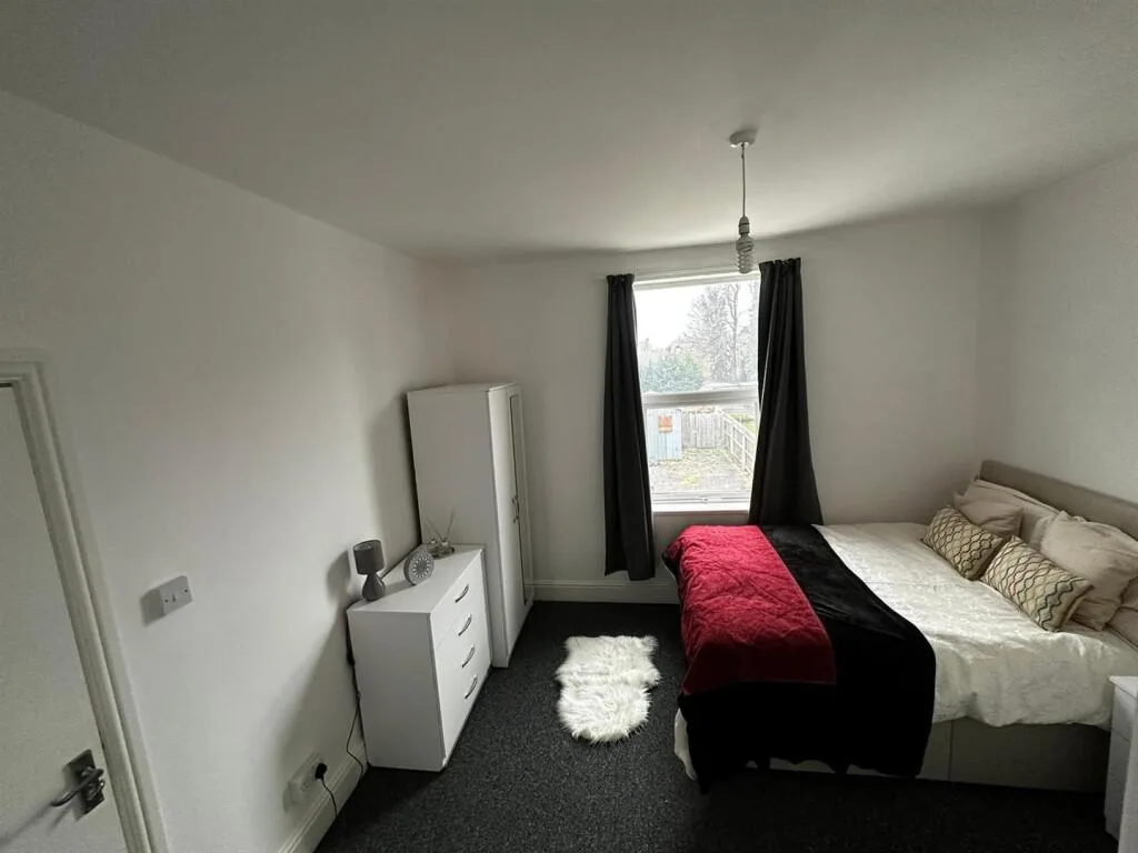 1 bedroom house share for rent