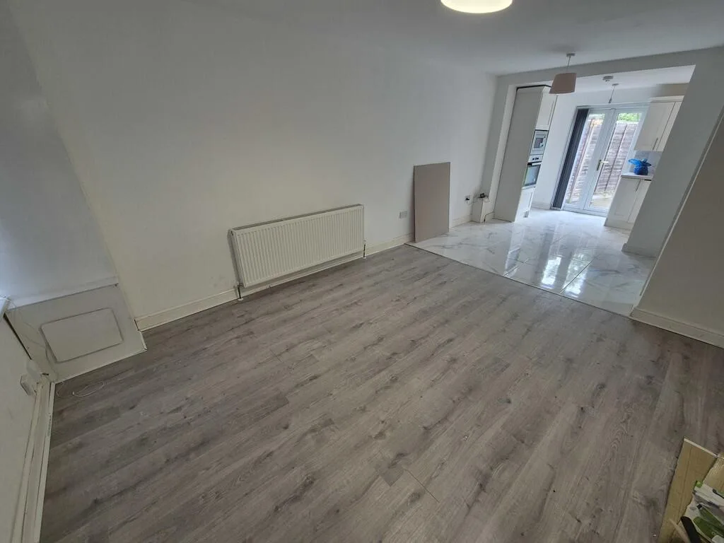 3 bedroom semi-detached house for rent