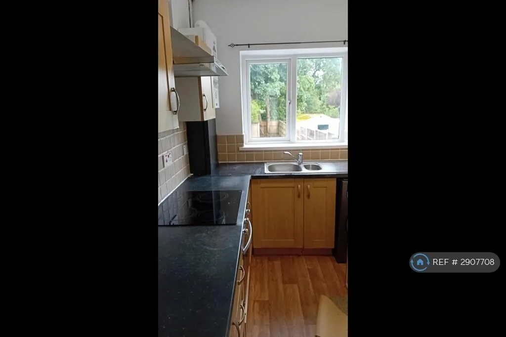 3 bedroom semi-detached house for rent