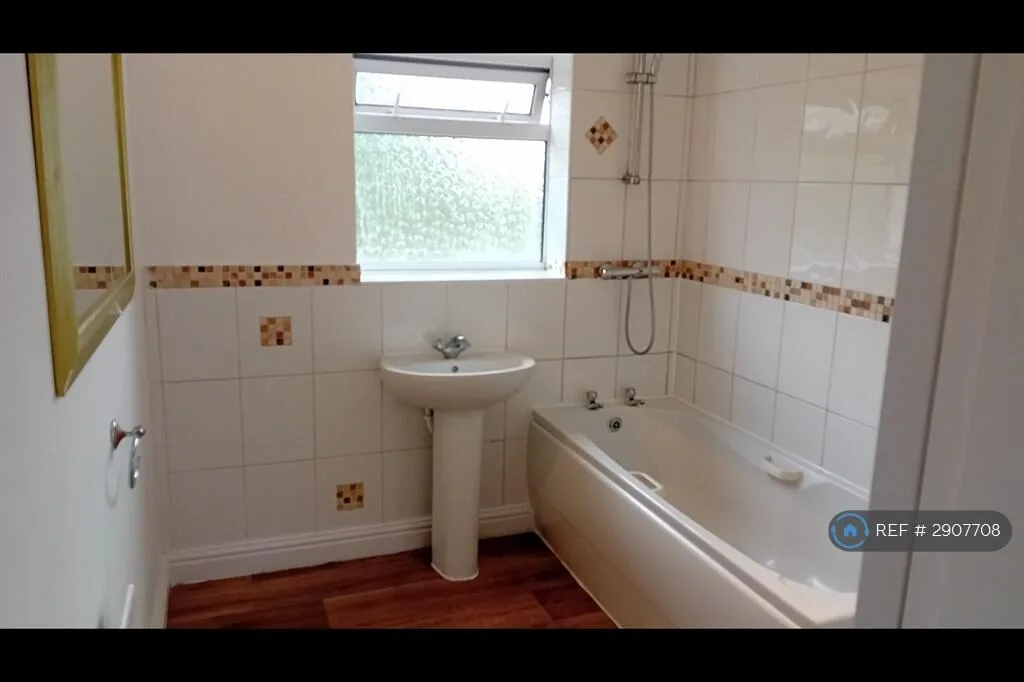 3 bedroom semi-detached house for rent