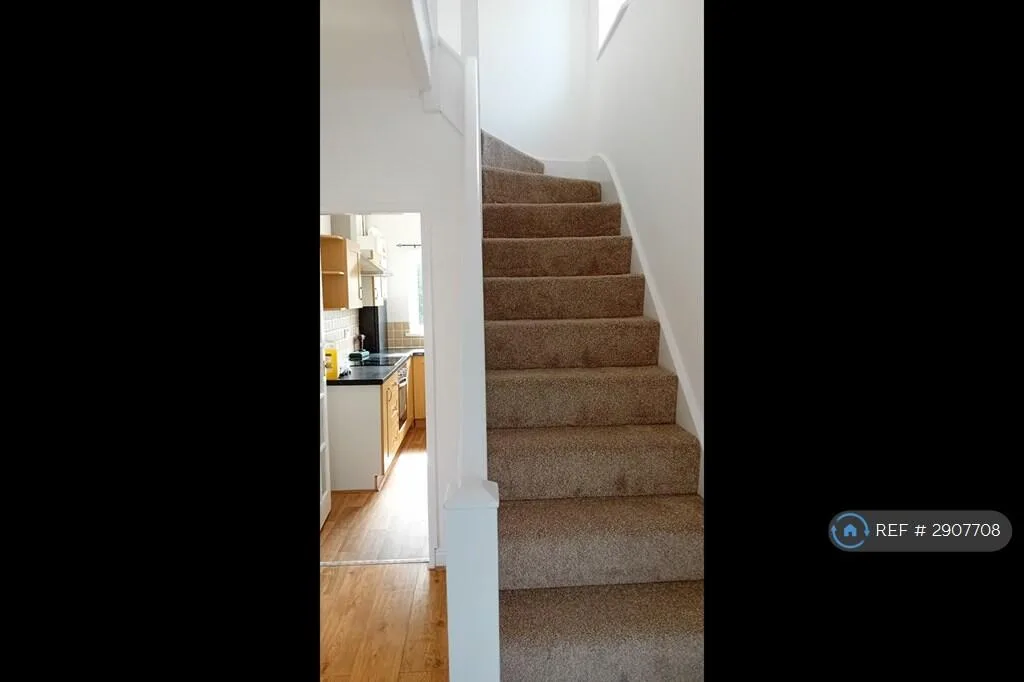 3 bedroom semi-detached house for rent