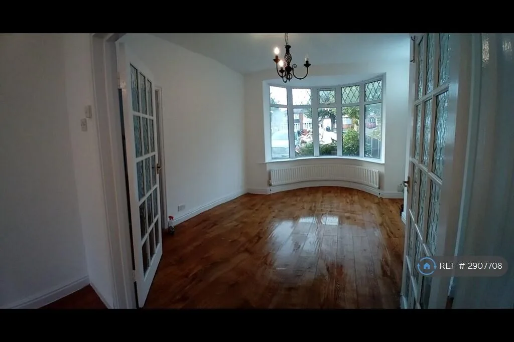 3 bedroom semi-detached house for rent