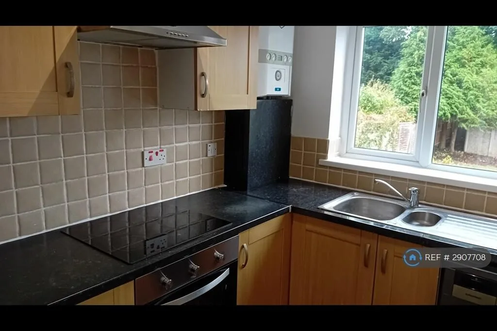 3 bedroom semi-detached house for rent