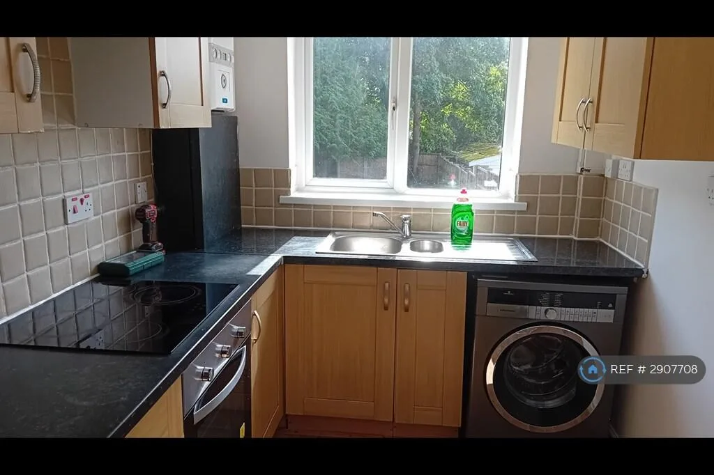 3 bedroom semi-detached house for rent