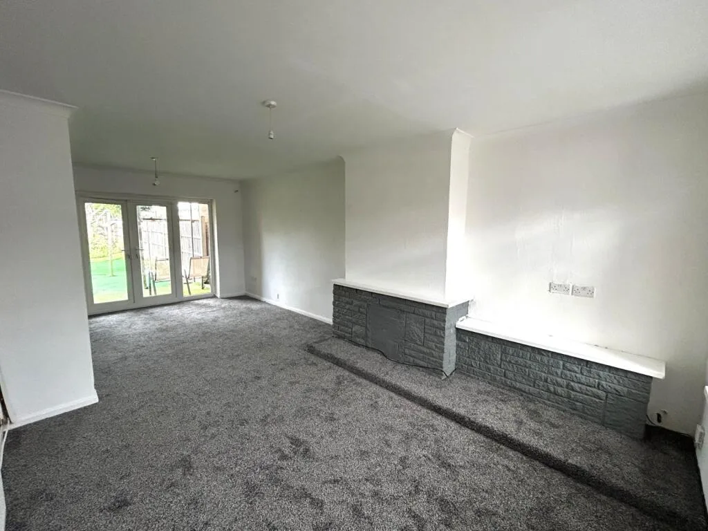 3 bedroom semi-detached house for rent