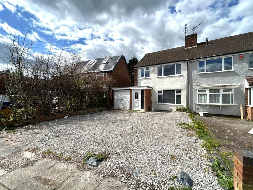 3 bedroom semi-detached house for rent