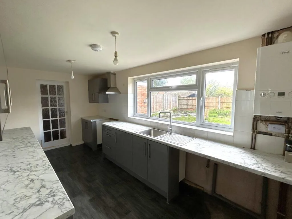3 bedroom semi-detached house for rent