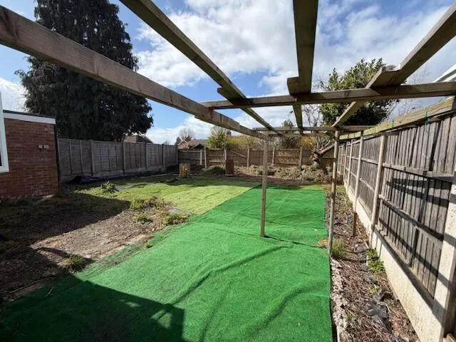 3 bedroom semi-detached house for rent