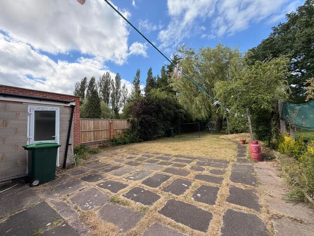 3 bedroom semi-detached house for rent