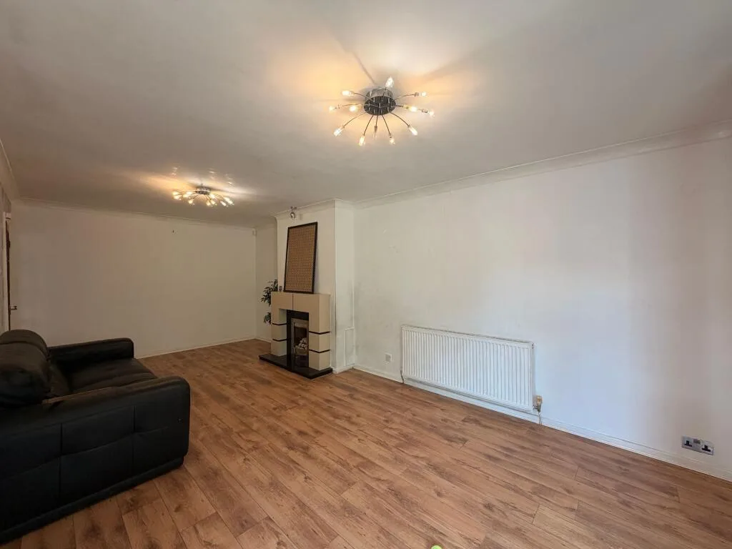 3 bedroom semi-detached house for rent