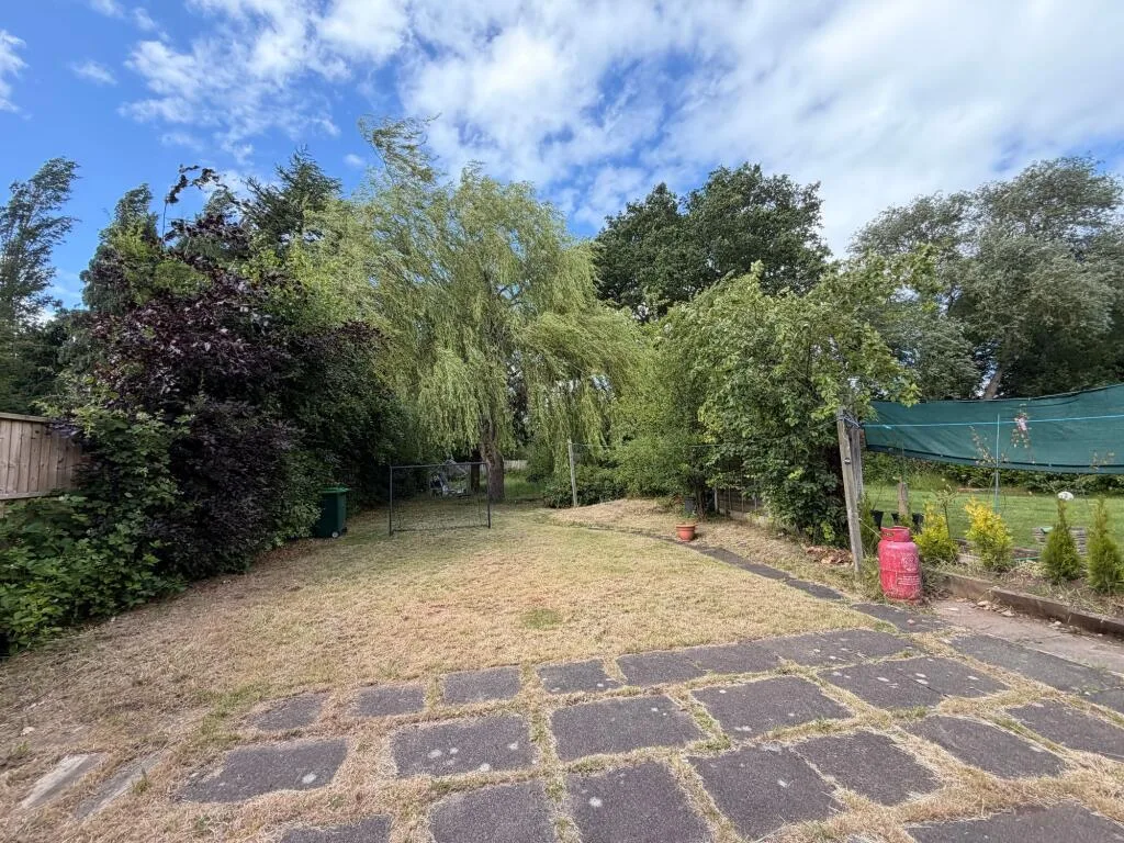 3 bedroom semi-detached house for rent