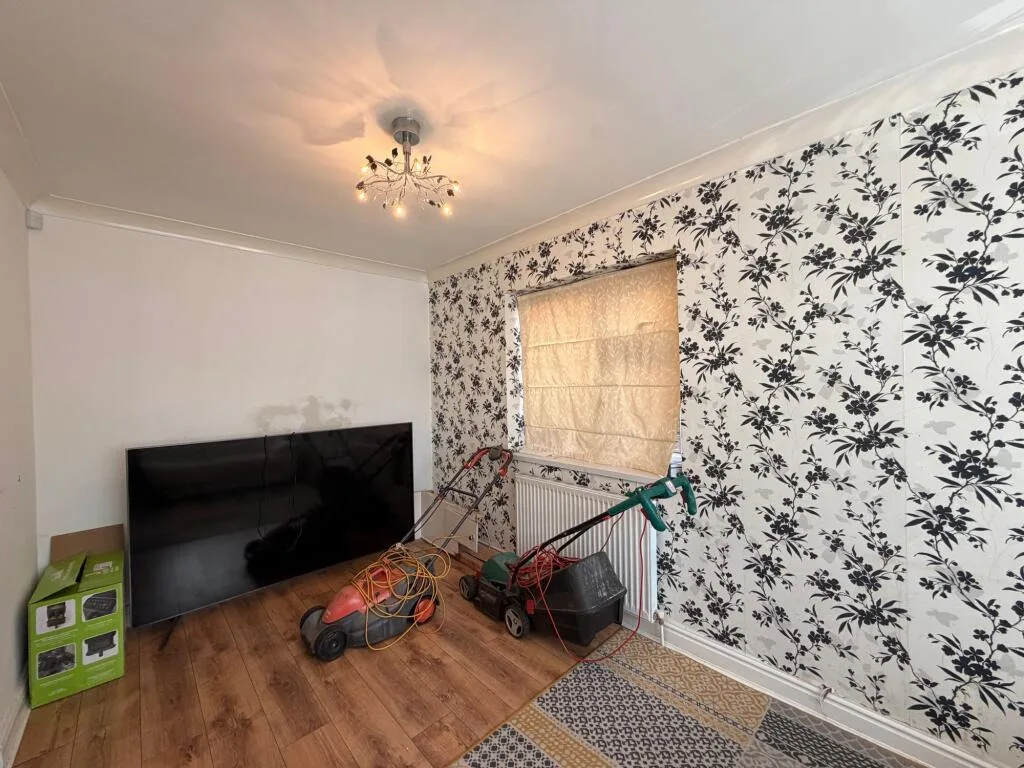 3 bedroom semi-detached house for rent