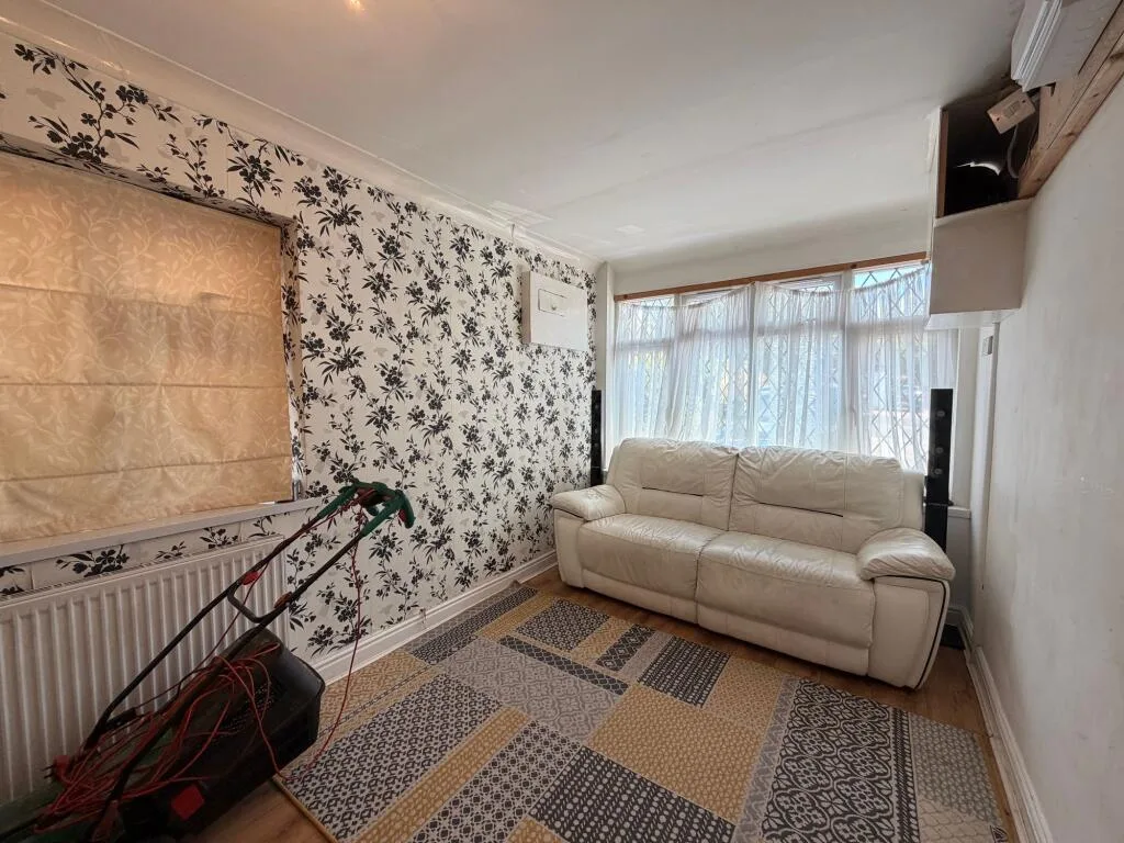 3 bedroom semi-detached house for rent