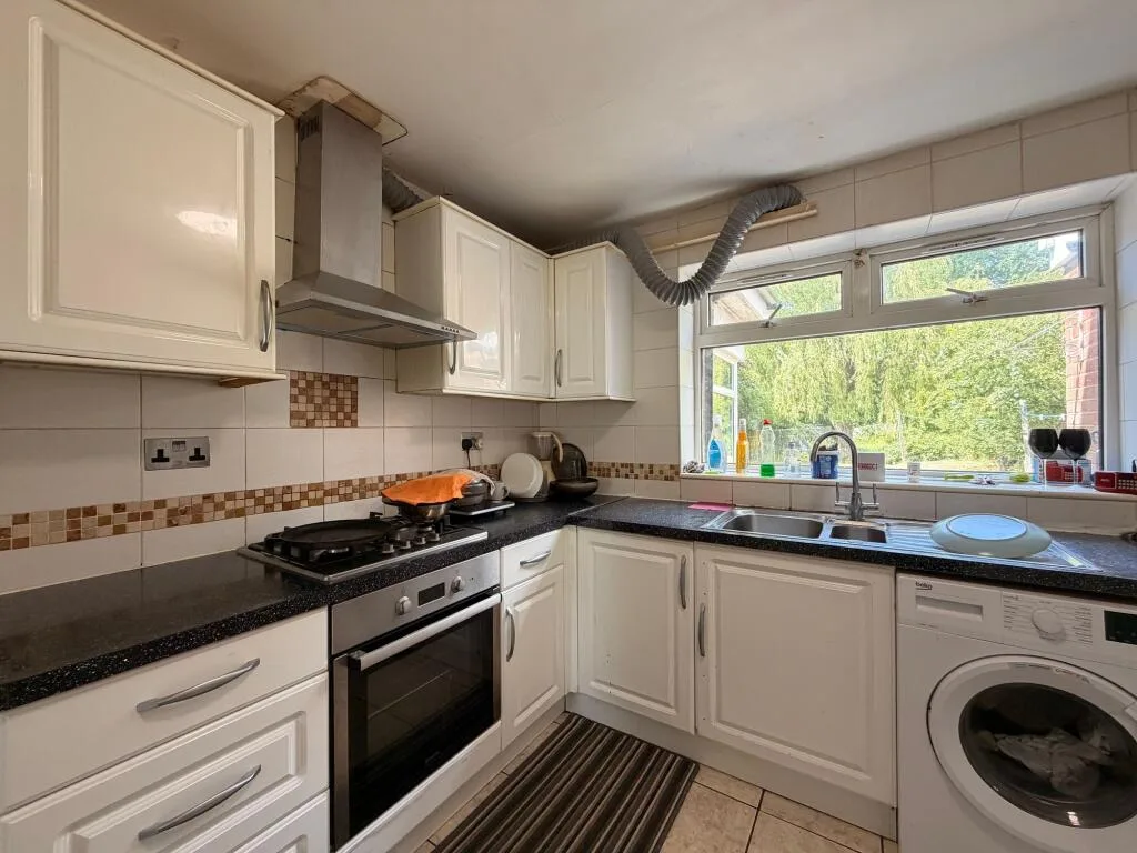 3 bedroom semi-detached house for rent