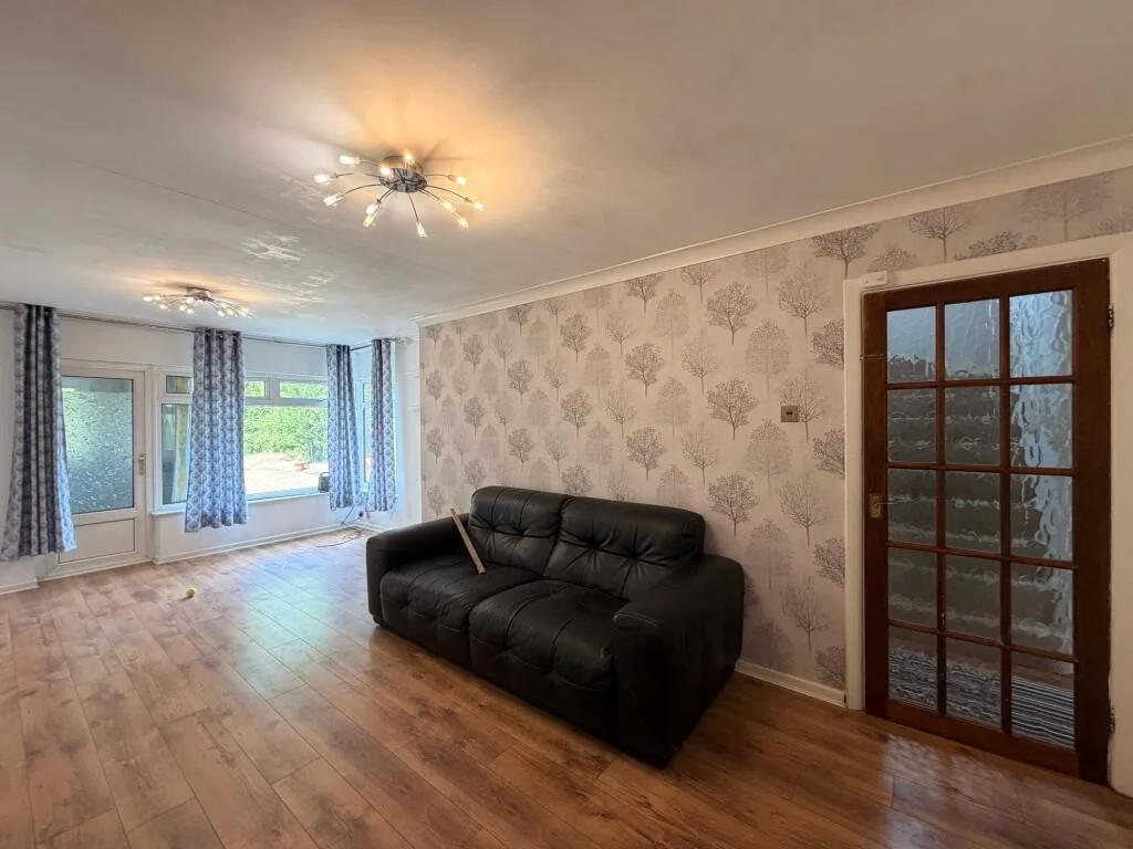 3 bedroom semi-detached house for rent