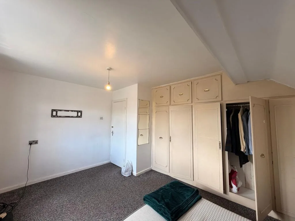 3 bedroom semi-detached house for rent