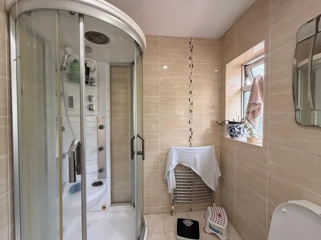 3 bedroom semi-detached house for rent