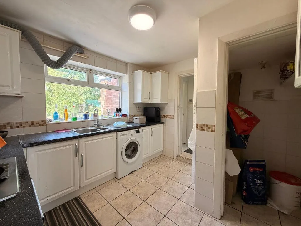 3 bedroom semi-detached house for rent